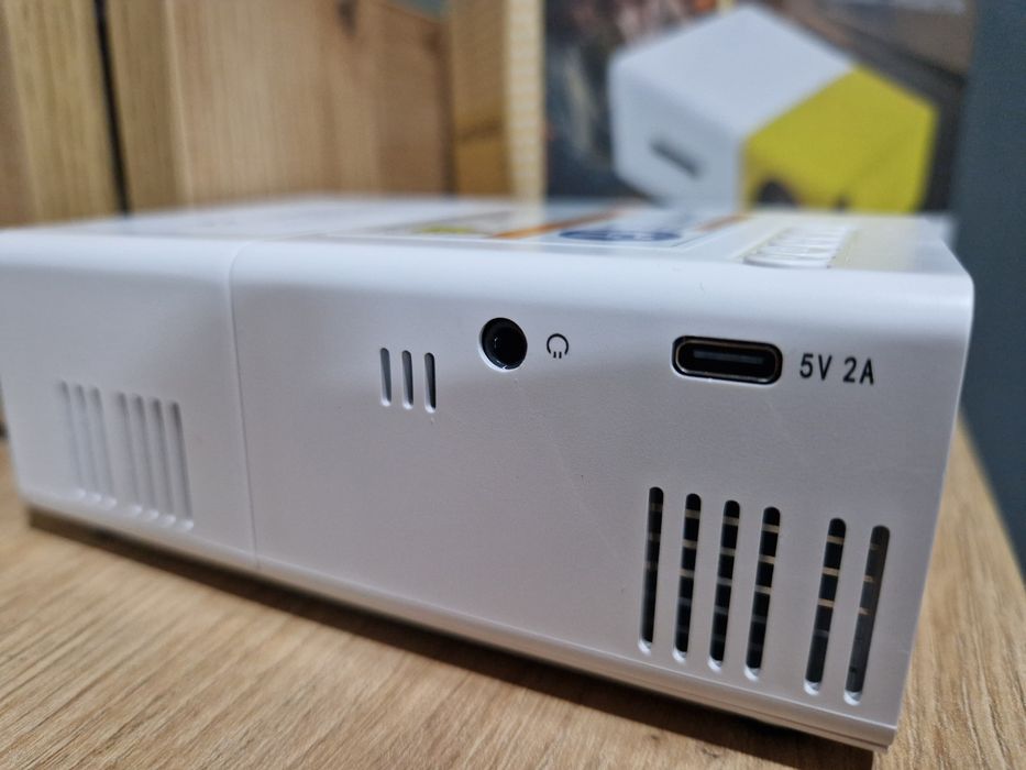 Projector portátil.  Novo