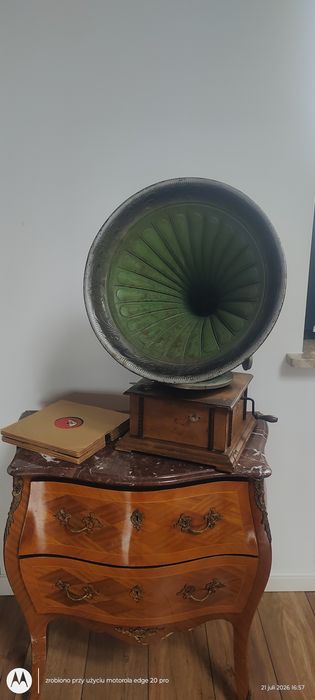 Antyk Stary gramofon z tuba