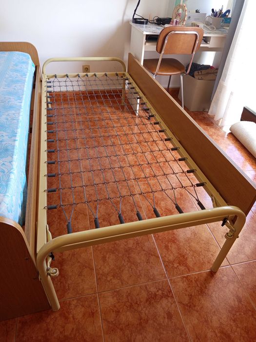 Cama de solteiro,  dupla