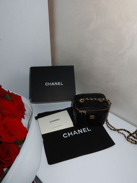 Сумка Chanel mini vanity bag, сумка шанель міні чорна, шанель квадратна маленька, шанель міні біла