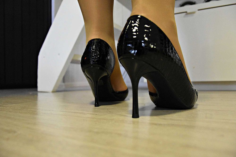 BIGTREE, czarne, lakierowane, piękne szpileczki, rozmiar 40