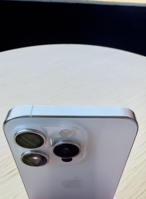 IPHONE 15 PRO Branco 256GB (Como Novo)
