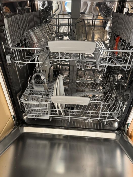 Máquina loiça Ariston