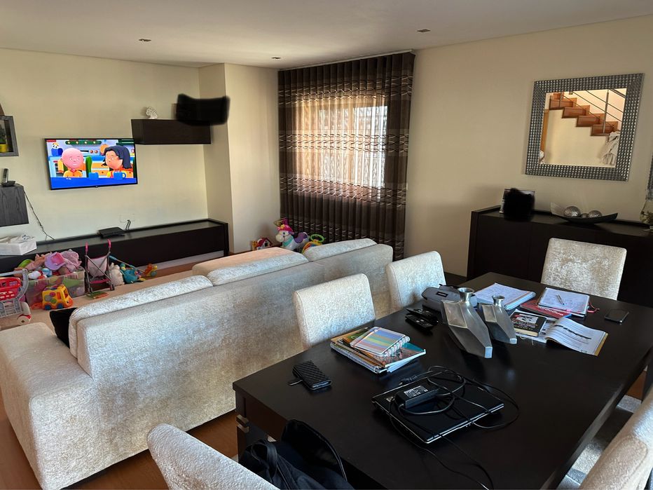 Mobília nova de qualidade, moderna fabricada em Paços de Ferreira, neg