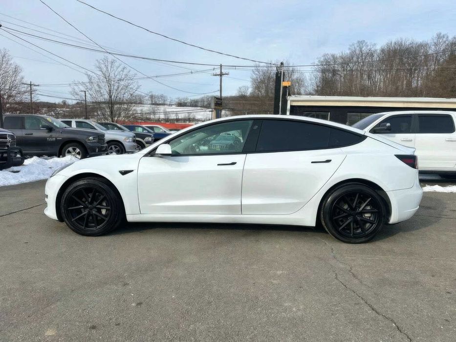 Tesla Model 3 Long Range      2022