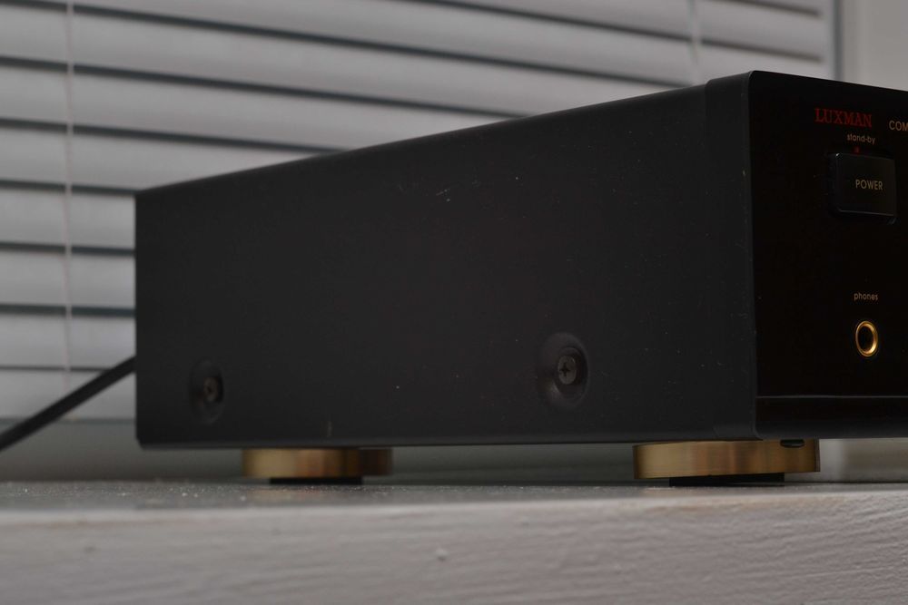 CD проигрыватель LUXMAN D-357