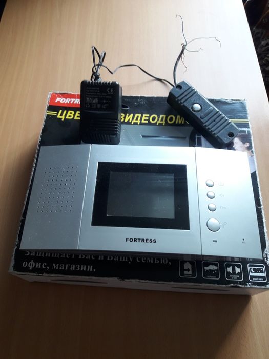 Продам цветной домофон Фортресс LCD VD 106C40.