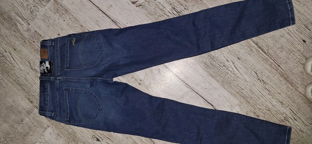 Spodnie rurki Lee nowe 60 zl