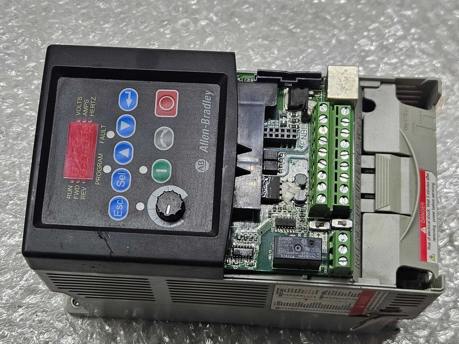 Allen-Bradley Przekształtnik częstotliwości 22B-A2P3N114 PowerFlex40
