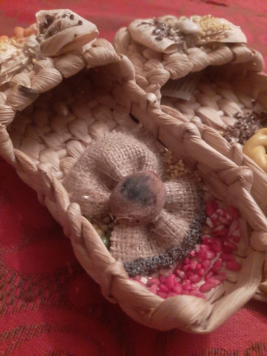 Міняю сувенірні лапті.