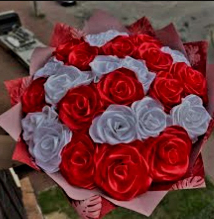 Букетики із атласної стрічкі