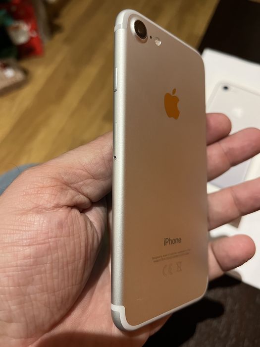 Iphone 7  cinza.