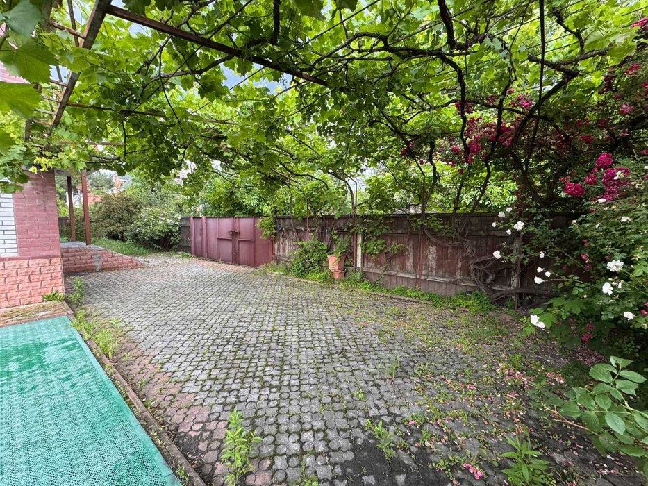 продаж будинку Українка