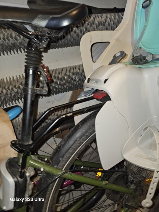 Fotelik rowerowy  Polisport  i dwa kaski