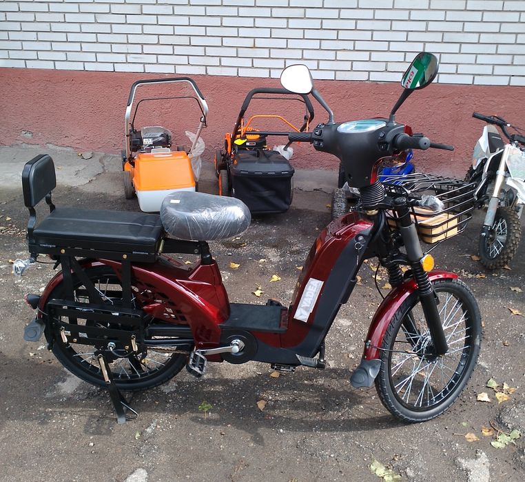 Электроскутер Yadea EM 219-A красный