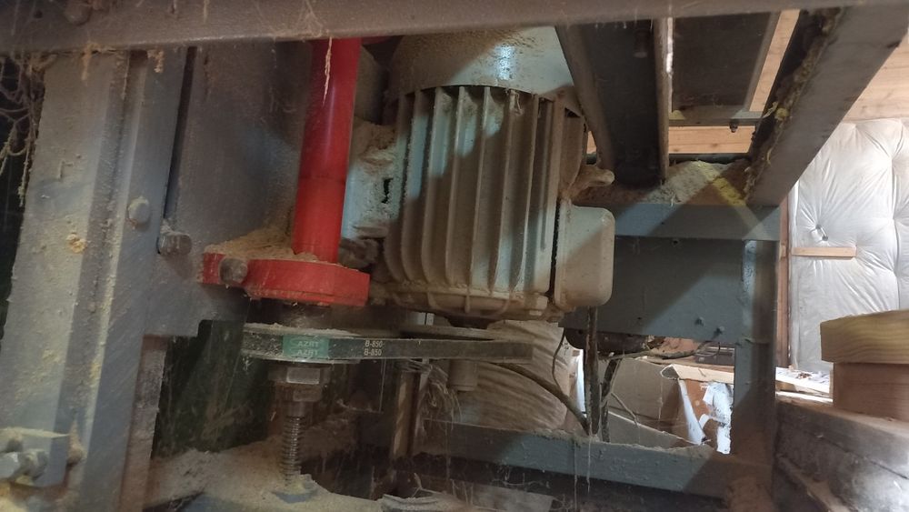 Станок вертикально-фрезерний по дереву з кареткою