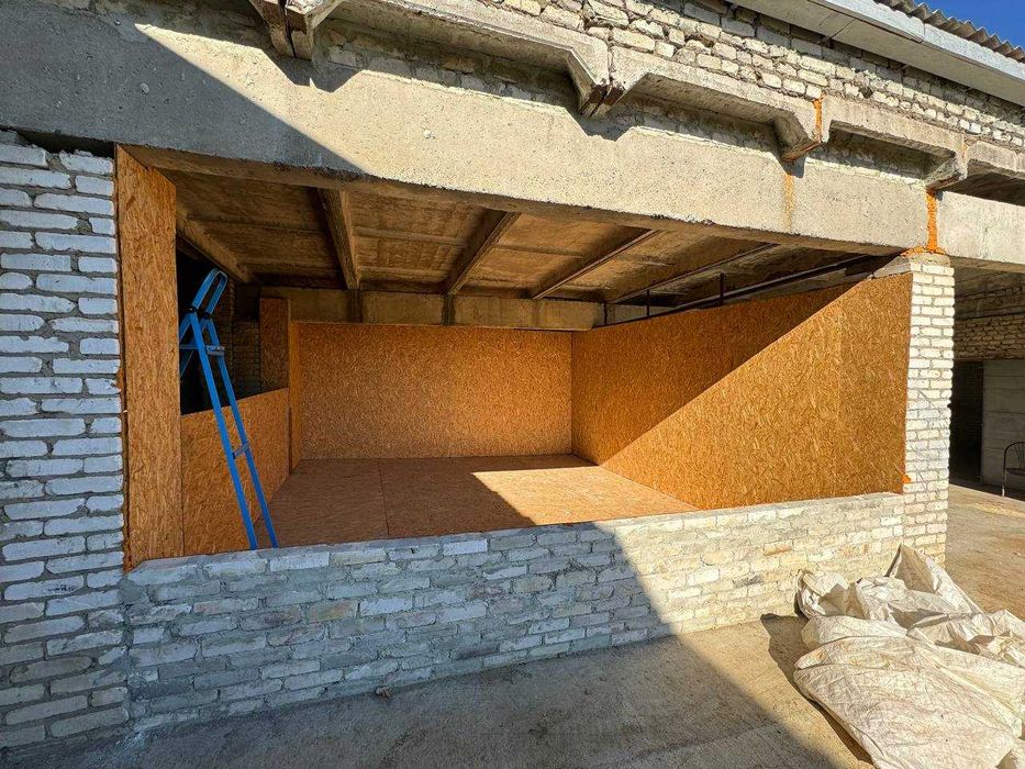 Продається виробничо-складськi примiщення з крупоцехом та обладнанням