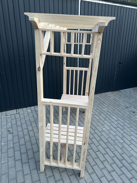 Pergole drewniane z siedziskiem lub bez