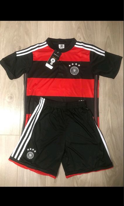 Розпродаж футбольних форм для дітей