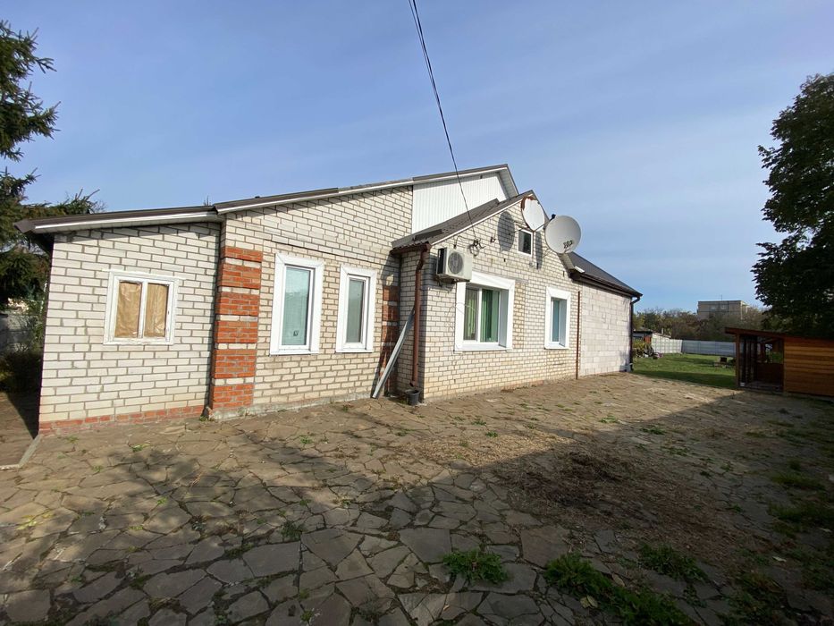 Продам дом в центре Чугуева, тихое место.