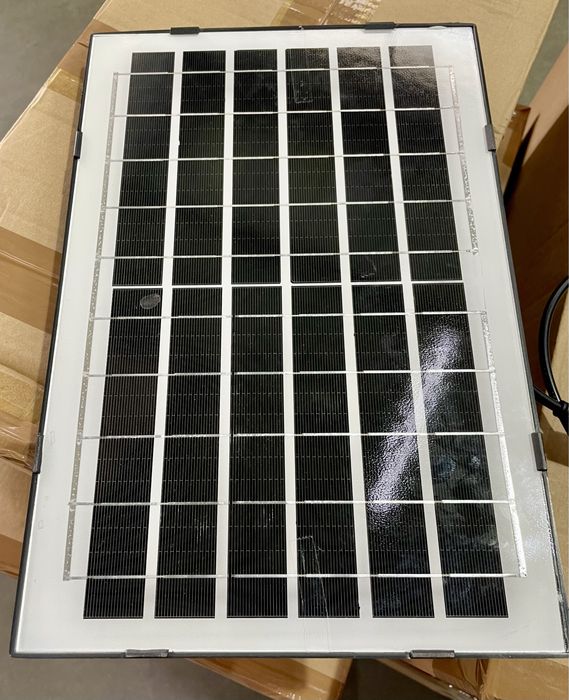 Gambiarra com painel solar e 10 lâmpadas LED 1W