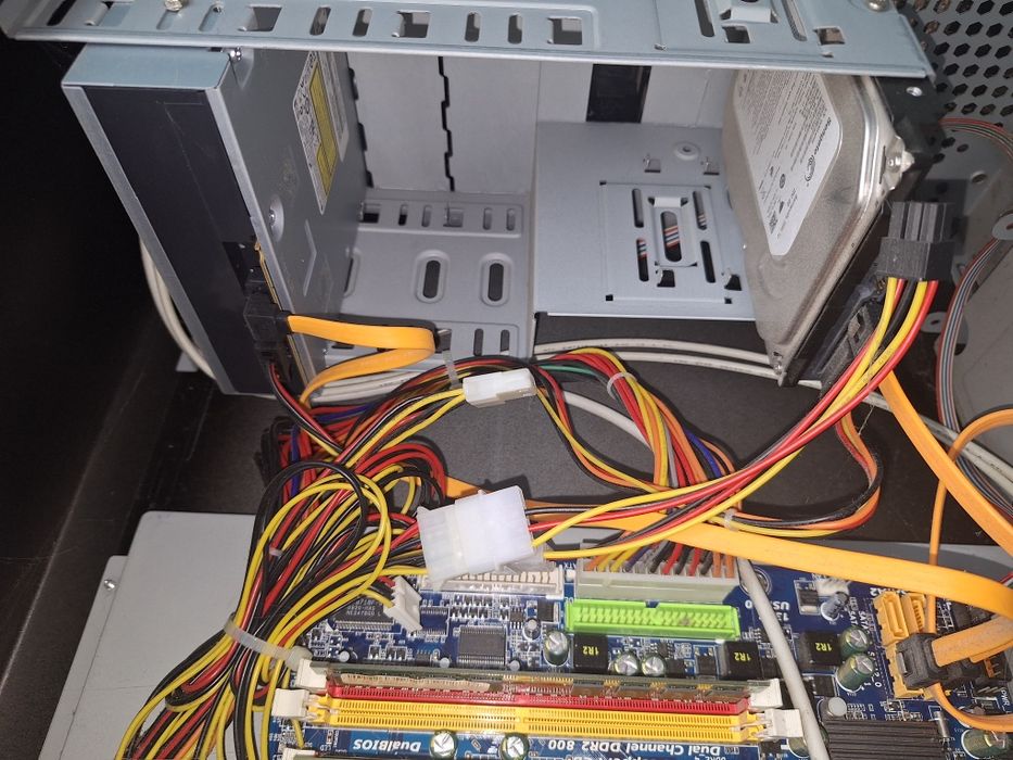 Екран та системний блок  LG