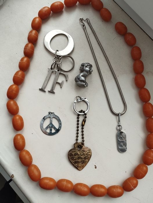 Серьги из самоцветов.