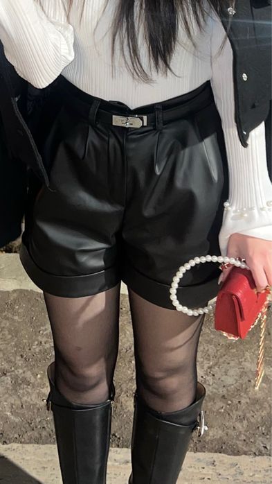 Шорти з еко-шкіри