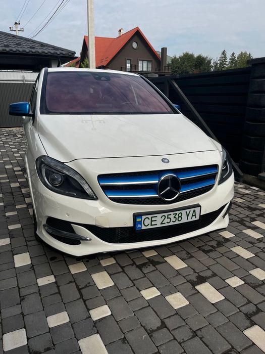 Мерседес електричний-w242-250e