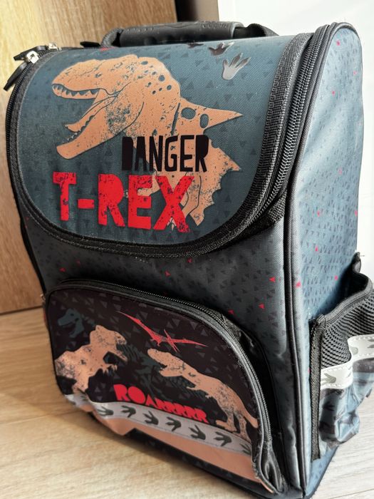 Продаю шкільний рюкзак 300грн