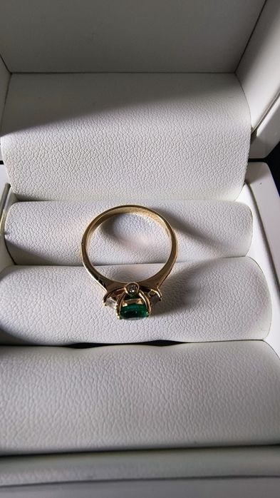 Pierścionek zaręczynowy