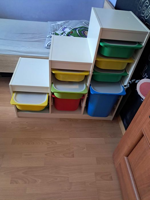 Regał na zabawki