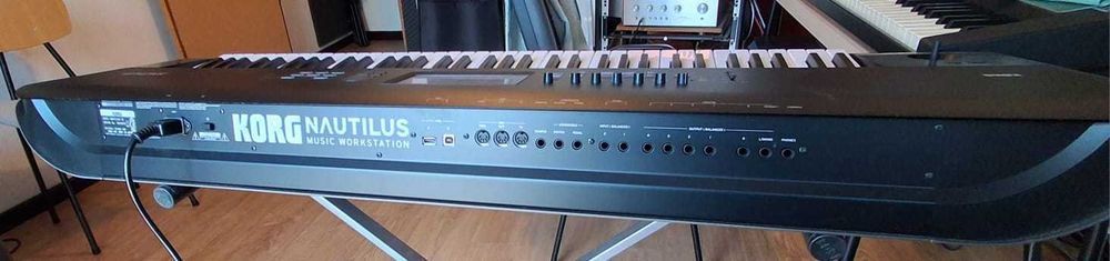 Korg Nautilus 73 como novo