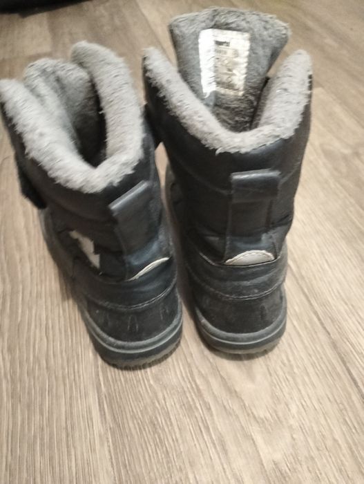 Подарую черевики зимові 32