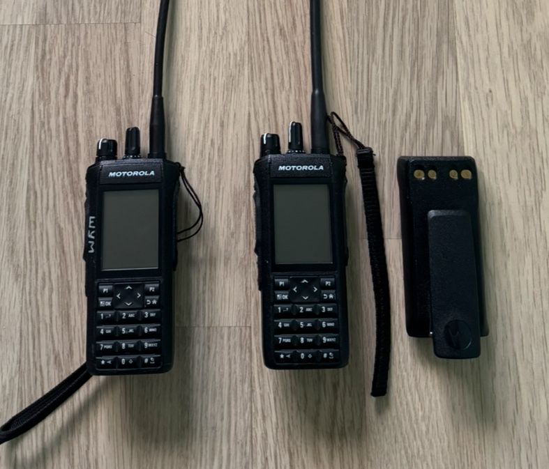 Дві радіостанції R7, без паролів, більш детально в описі