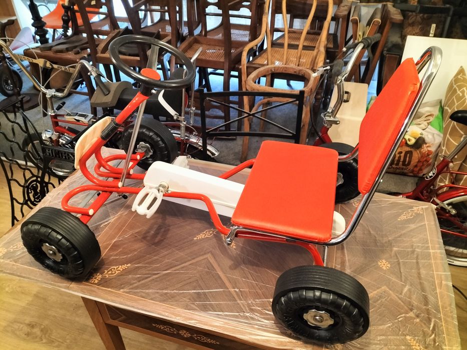 Carrinho kart a pedais Sá e Portela