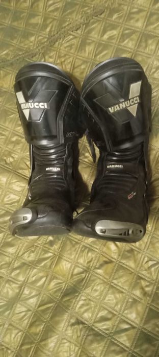 Мотоботи . 4300гр