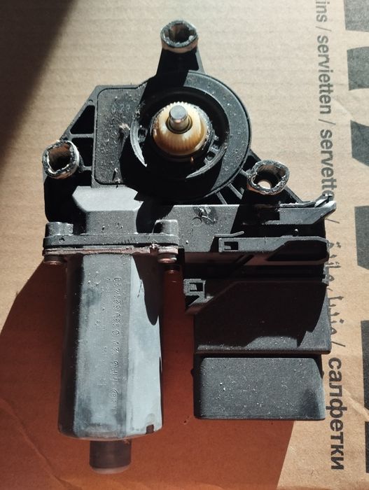 Motor elevador vidro VW golf V 2006