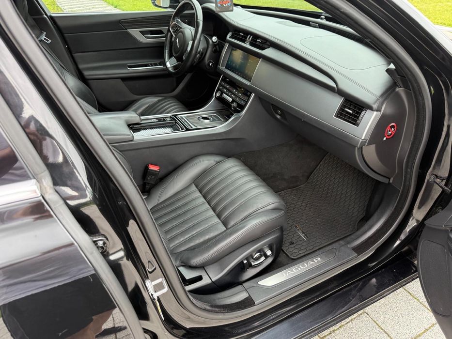 Jaguar xf 240 km lited edition !