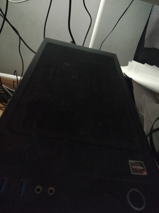 Komputer do gier i pracy + monitor