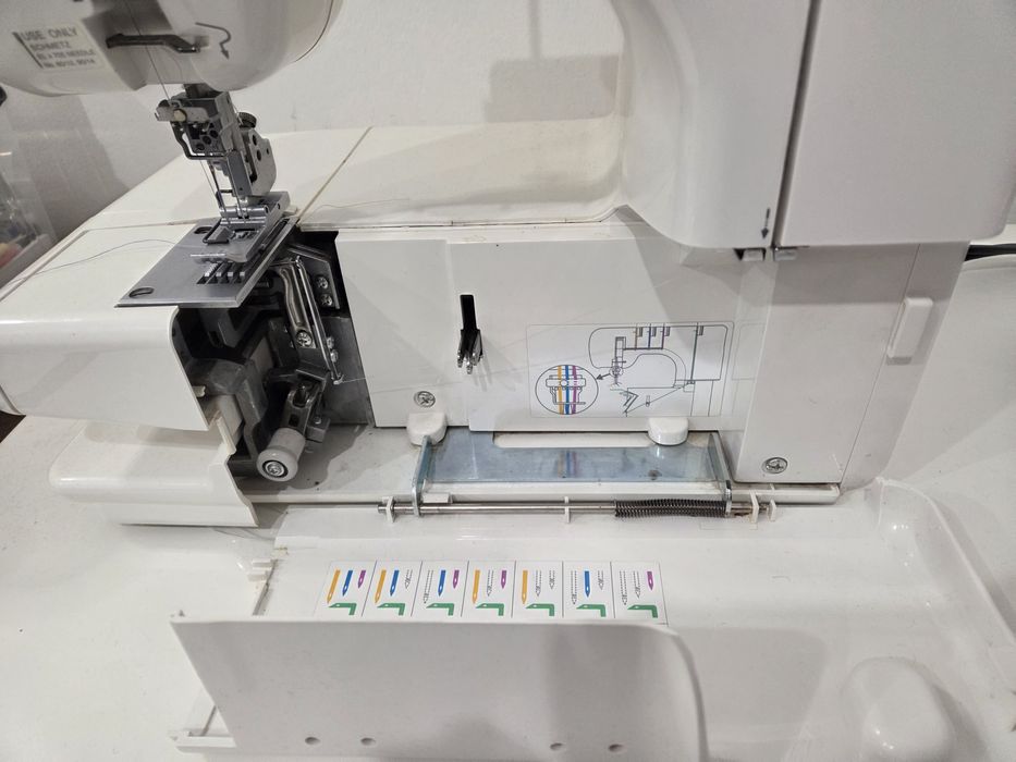 Maszyna do szycia renderka Janome