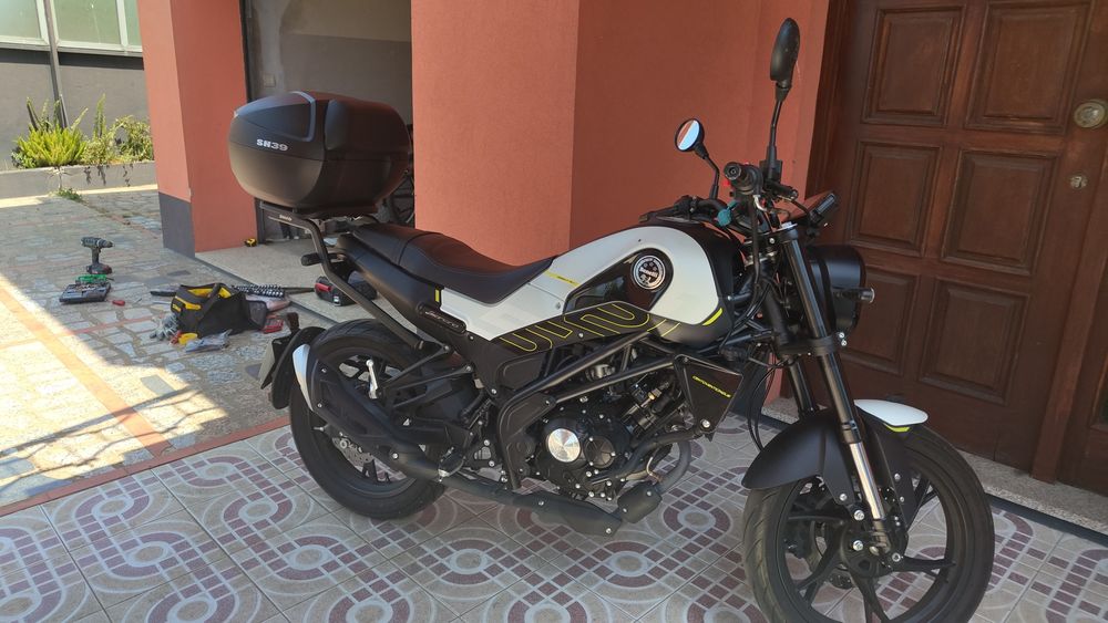 Benelli Leoncino 125