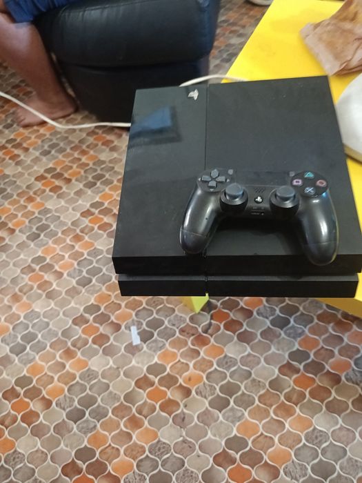 PlayStation 4 com comando