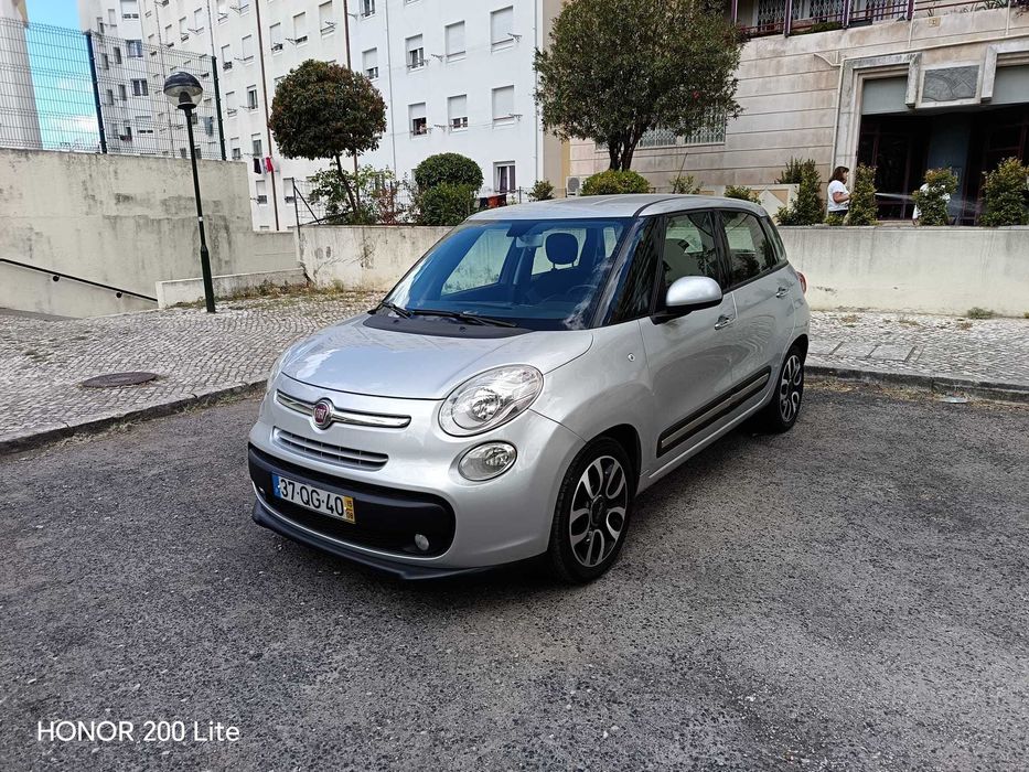 Viatura Fiat 500 L em ótimo estado. Sempre o mesmo proprietário.