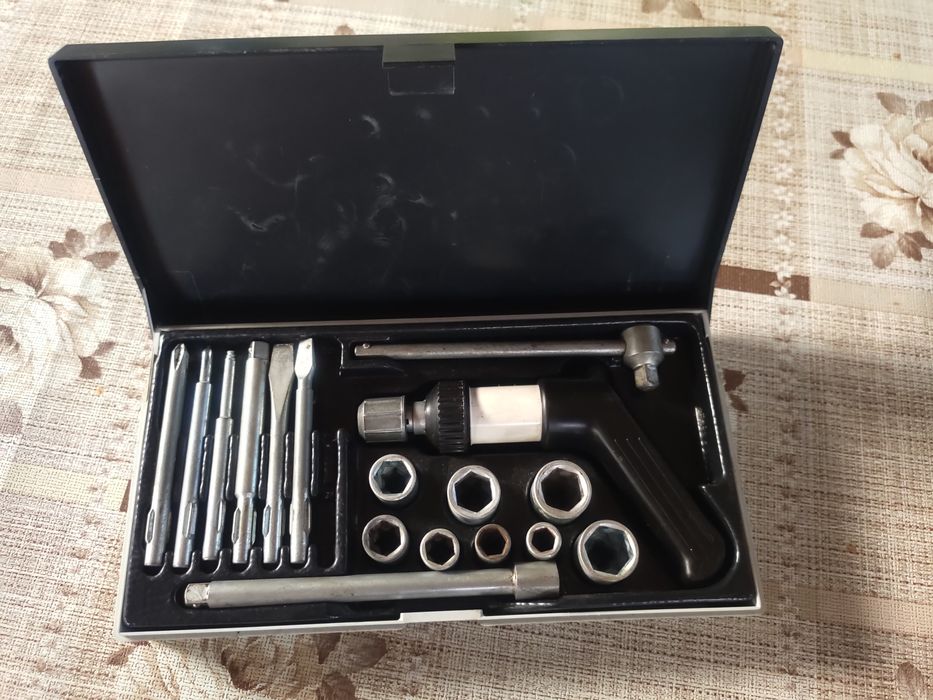 Zestaw kluczy nasadowych, śrubokręty, stara grzechotka, PRL Spektr