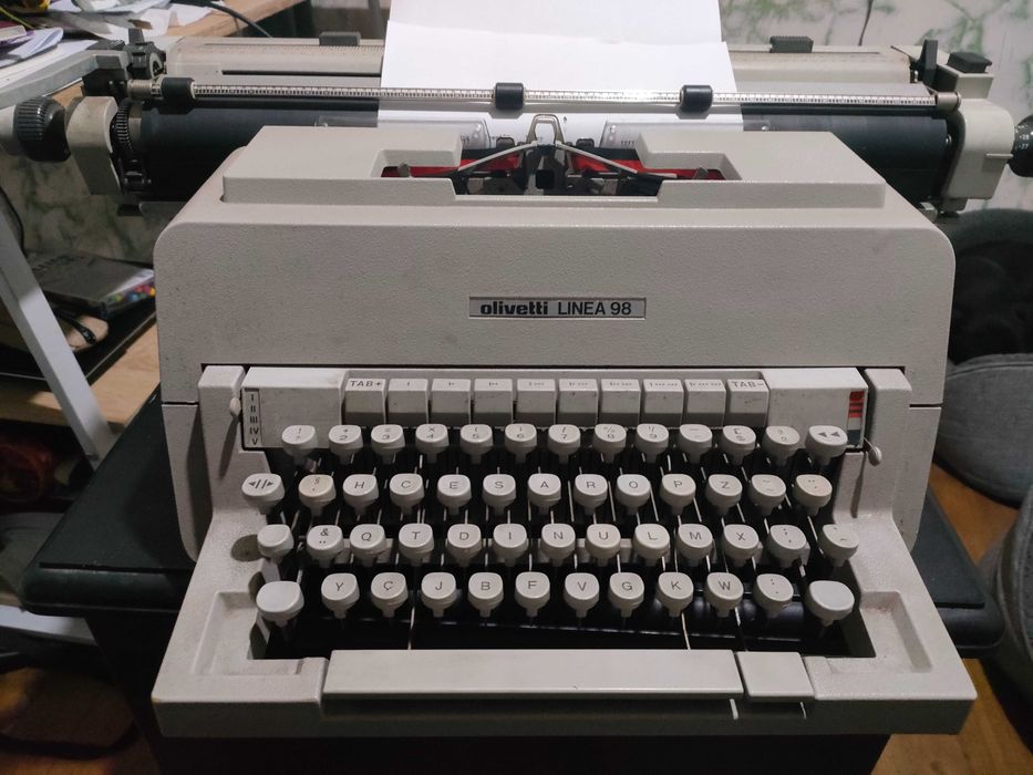 Máquina de escrever Olivetti Linear 98