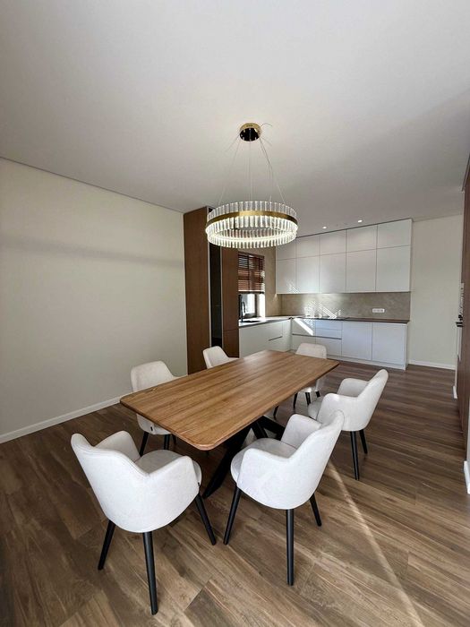Одноповерховий будинок 206 м² з басейном, 14 соток, КМ, 5 км від Києва