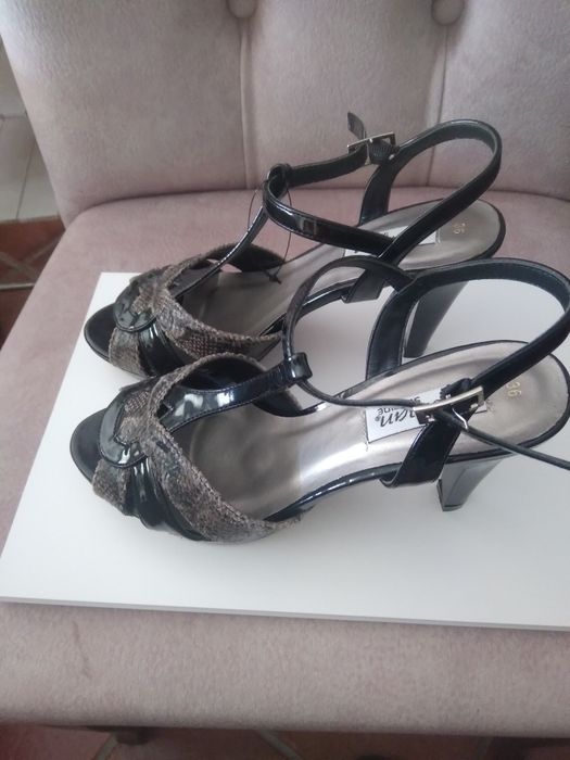 Sapatos novos com