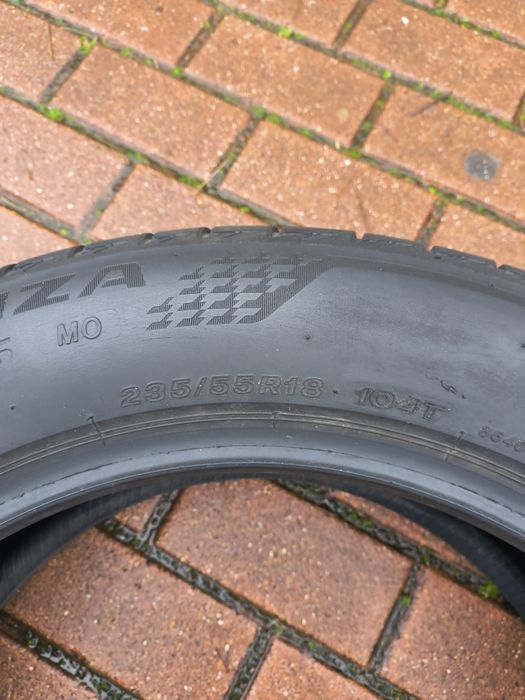 Pneus 235 45 R 18