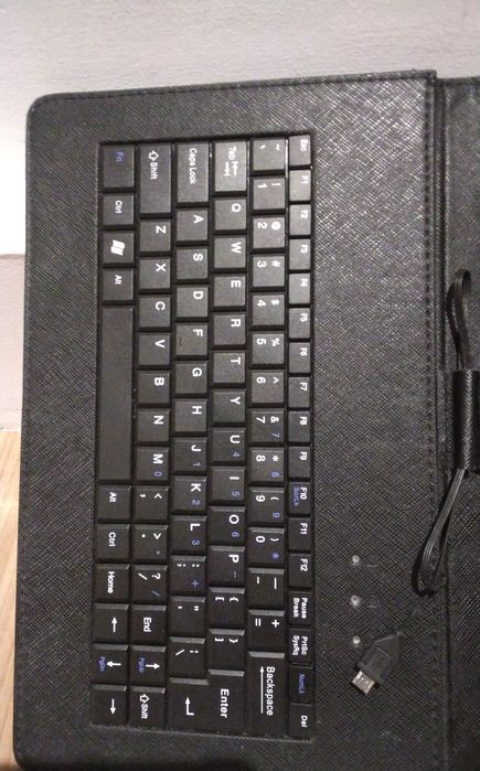 Teclado para tablet (Capa Goclever)